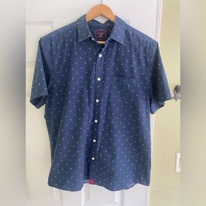 Untuckit button up in great condition